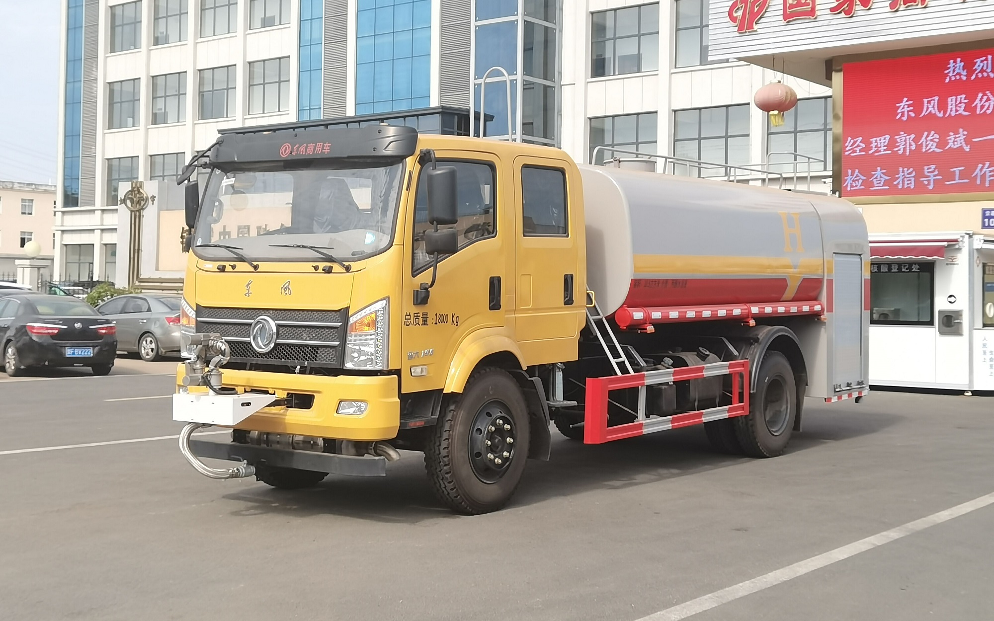 宏宇东风12m³消防洒水车（双排）