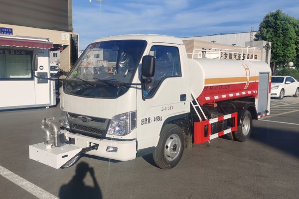 宏宇福田2.5立方消防洒水车