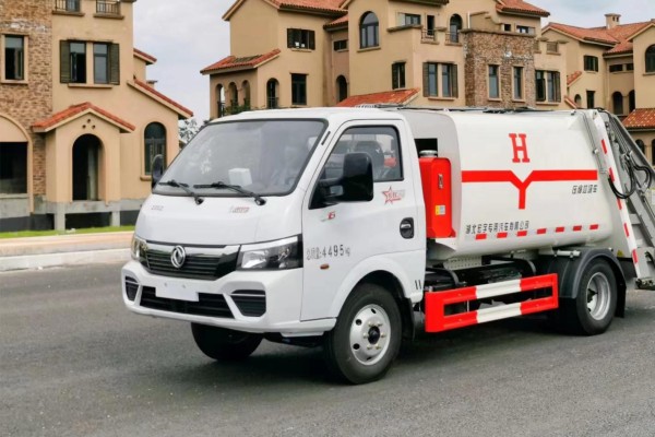 东风途逸压缩式垃圾车