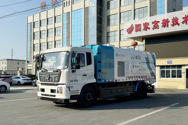 东风天锦12m³吸尘车（干湿两用）